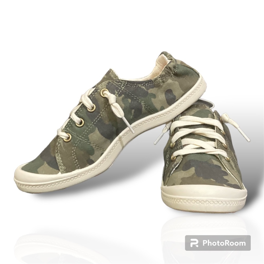 Women Camo, Lace-up Canvas Sneakers, Round Toe/ Women's Camouflage Sneakers